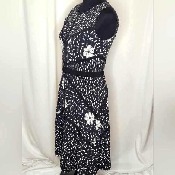 Taylor Floral Sleeveless Fit and Flare Dress - Size 4 - Picture 2 of 9